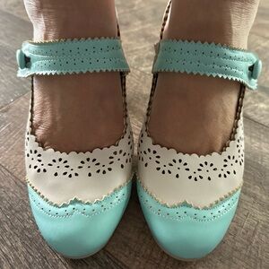 NWOT Classic Style Women's Tiffany Blue Mary Jane Shoes in Mint and White